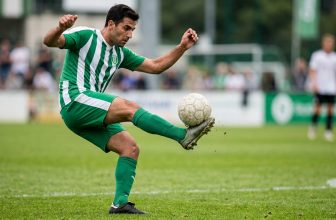 Player cushioning a dropping ball on the inside of the foot